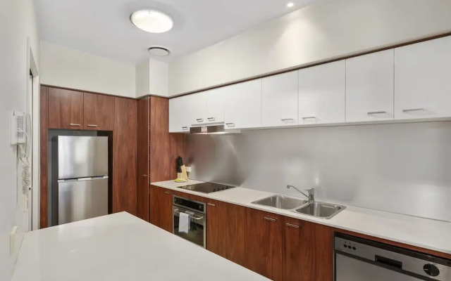 Chevron Renaissance - HR Surfers Paradise