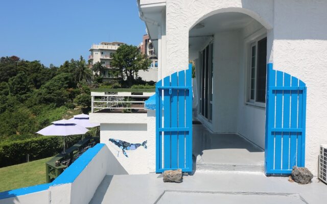 White Whale Guesthouse - Hostel