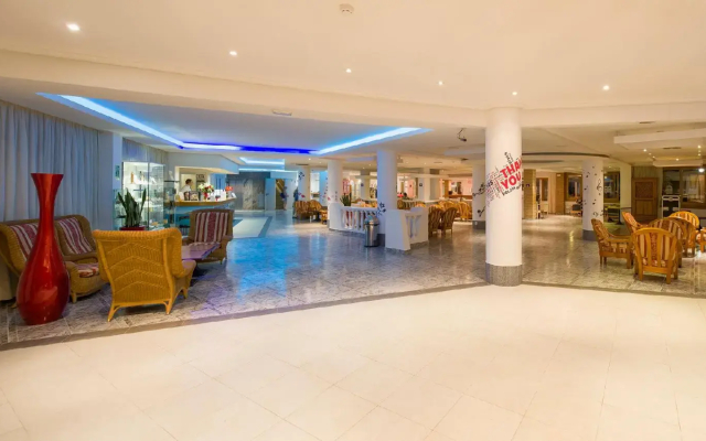 Invisa Hotel Es Pla - Adults Only