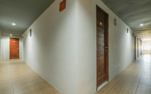 The Sunrise by OYO Rooms