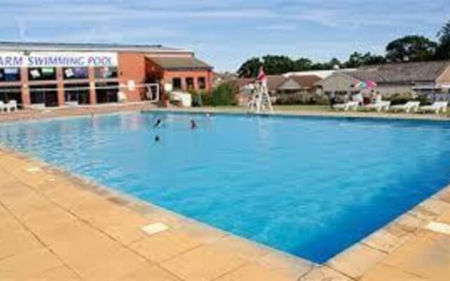 Lovely 2-bed Holiday Home in Clacton-on-sea