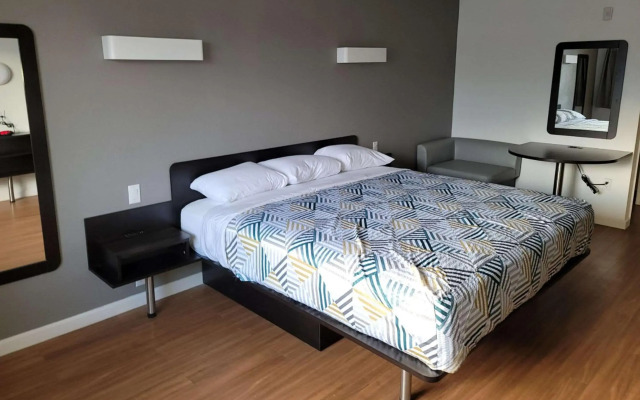 Rodeway Inn & Suites Thousand Palms - Rancho Mirage