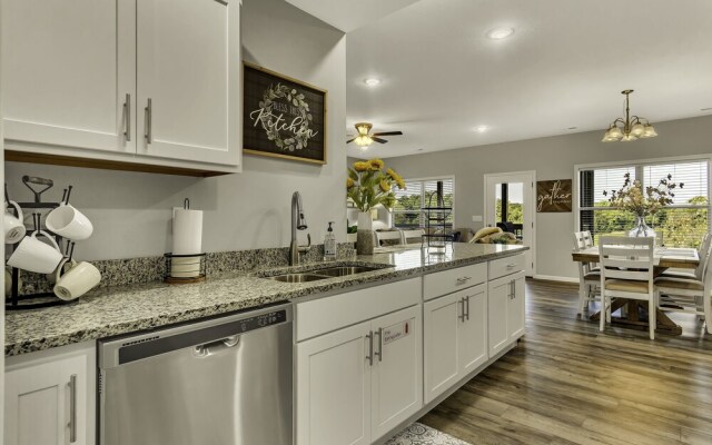 Sunset Bunker 3 Bedroom Condo by RedAwning