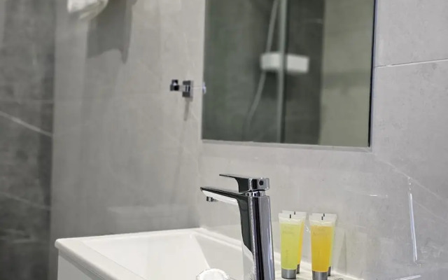 104 NIC - 102 Stay Cosmo City Suite