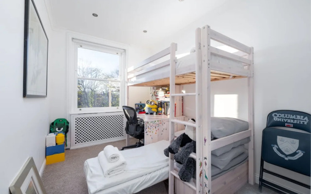 Bright Belgravia Home by Underthedoormat