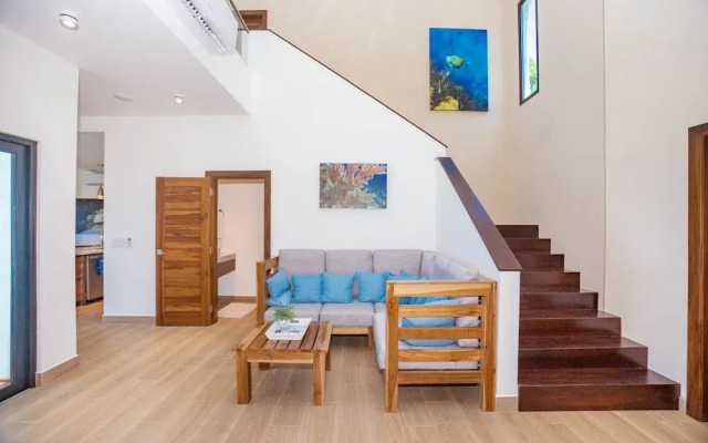 West Bay Breeze 3 Bedroom Home by RedAwning