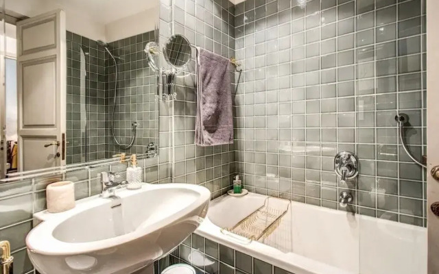 Wonderful Apartment With Balcony In Piazza Margana