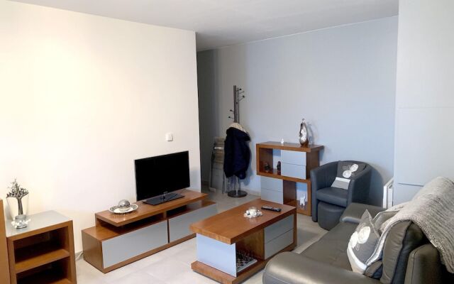 Apartment With 2 Bedrooms in Bagnolet, With Terrace and Wifi