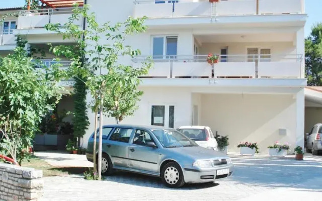 Apartments Levan 153