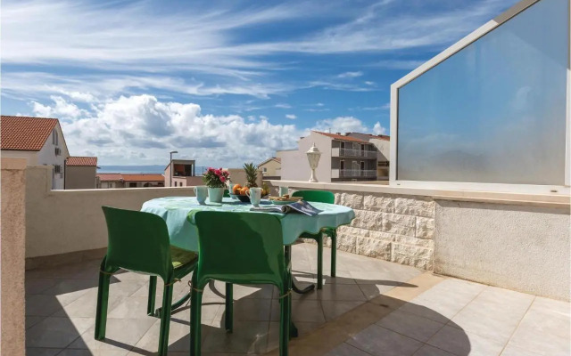 Two-Bedroom Apartment Makarska with Sea View 02