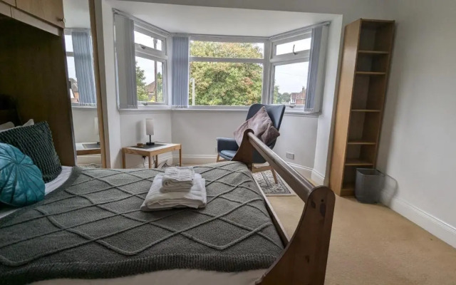 Modern 3 Bed Home Solihull Centre