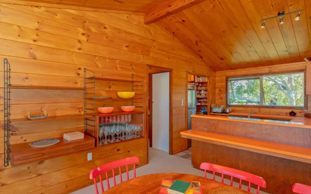 Beachfront Views - Hahei Holiday Home