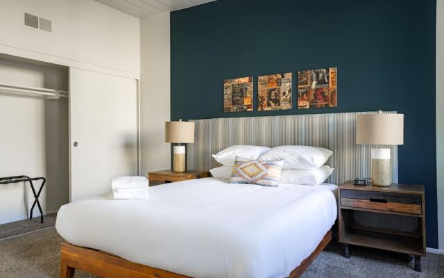 WanderJaunt-Serrano-2BR-Point Loma