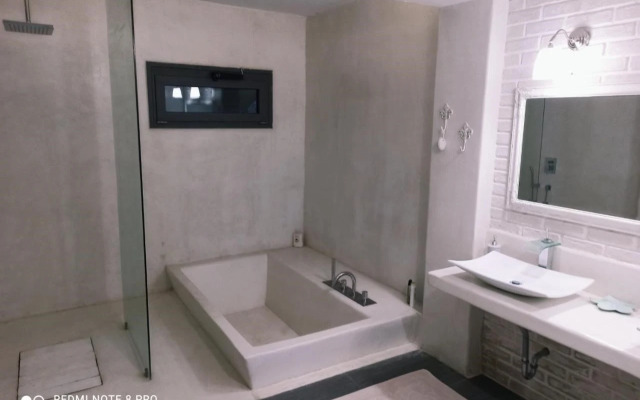 Stone suite