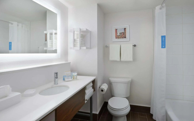 Hampton Inn & Suites by Hilton Montreal-Dorval
