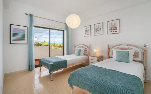Acqua Vista Family Apartment - 200M from BEACH