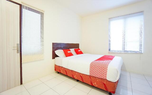Super OYO 1838 COZY Home