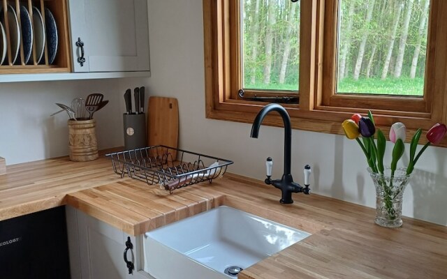 The Heartwood - Luxury Cabin Near York