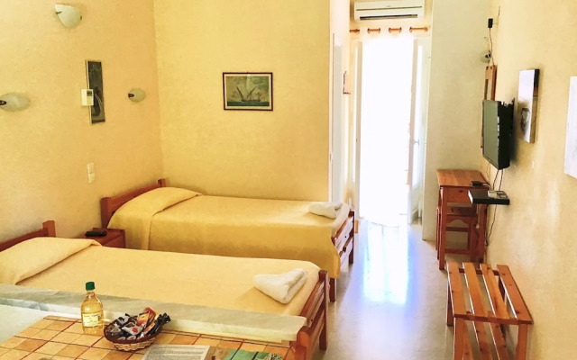 Almyra Apartments & Studios