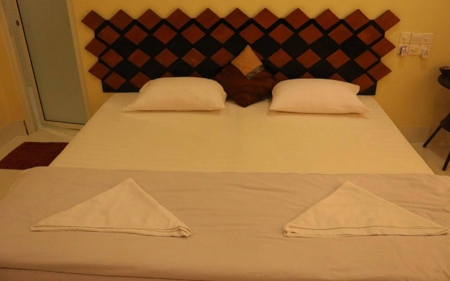 Ras Beach Inn