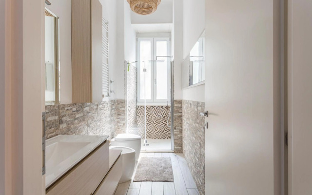 Wide and Bright Apartment next to metro station - Pacini