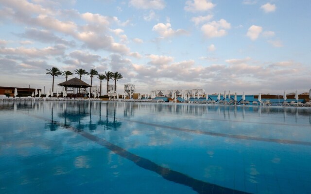 Four Seasons Hotel and Beach Resort