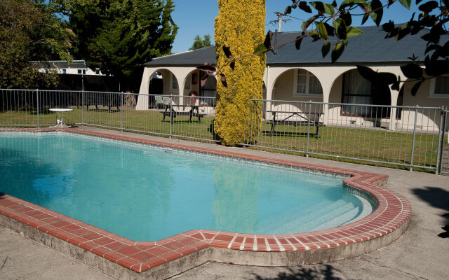 Aztec Motel