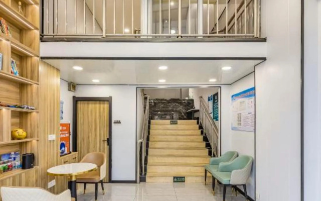 aimoHotel (Beijing Public Welfare Xiqiao Subway Station)