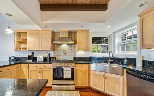 Hualalai 2 Bedroom Home by RedAwning