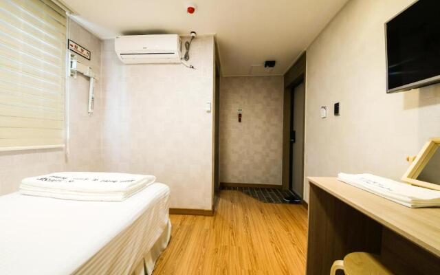 G HOUSE Mini Hotel & Guesthouse