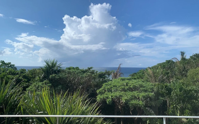 Blue Cave Hotel in Green