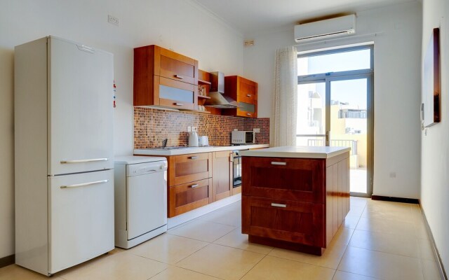 Modern 2 Bedroom Maisonette in Central Sliema