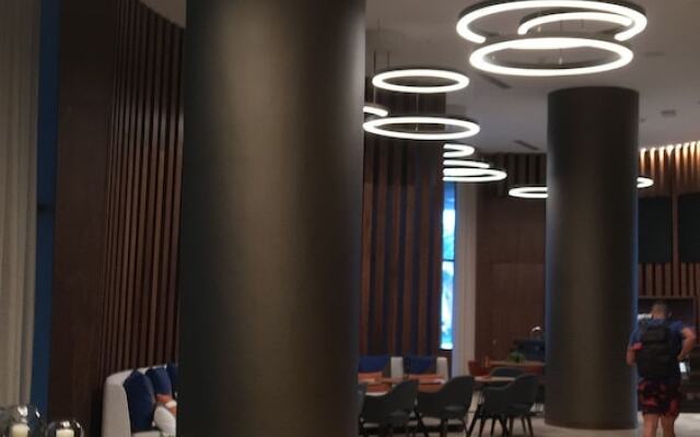 Lyfe Residence Building - Private apts over the beach