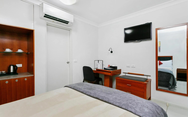 Comfort Inn & Suites Burwood – Guest Rooms – Sydney