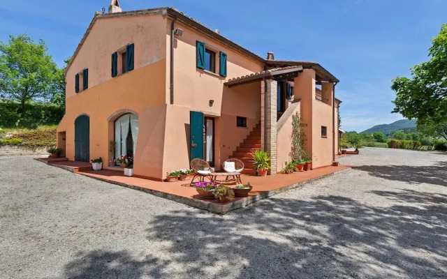 Traditional Villa in Varano With Private Garden