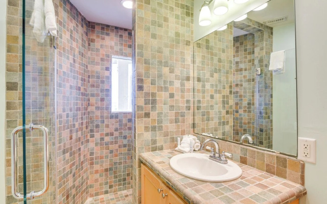 Oceanfront Home w/ Beach Access in Galveston