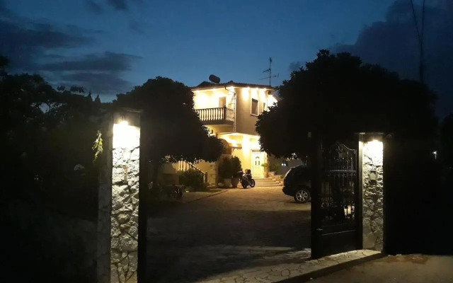 Luxury Country House in Kalamata / SP