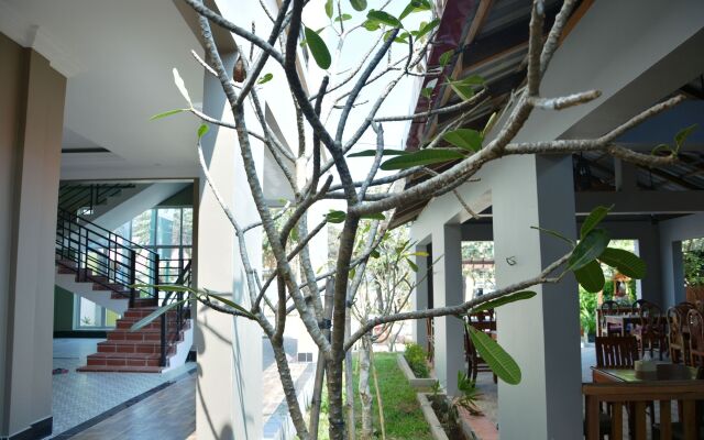 Neakru Guesthouse and Restaurant