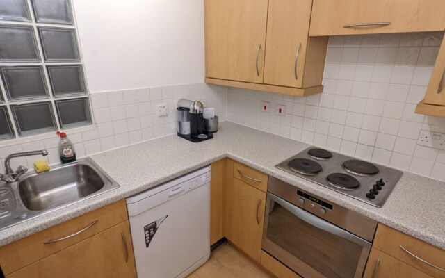 Spacious Modern 2BR Apartment Near City Center