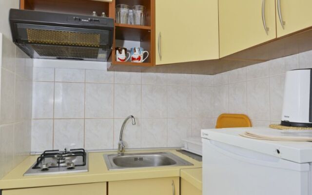 Apartment Zora - garden terrace and grill A5 Pirovac, Riviera Sibenik