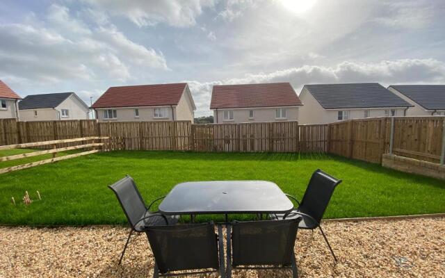 Luxury 4 bed detached 3 beds