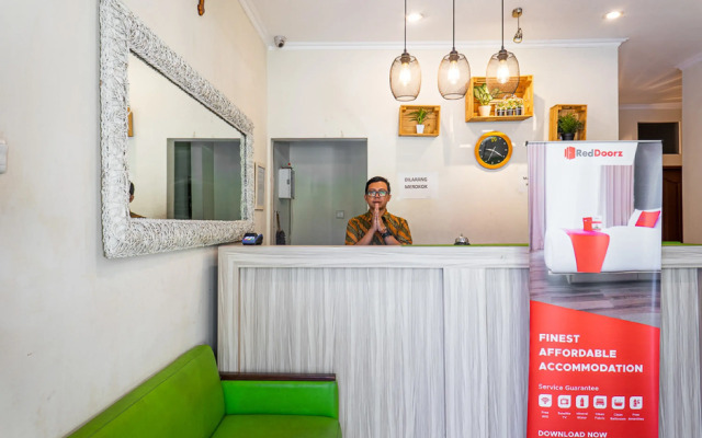 RedDoorz near Alun Alun Bandung 2