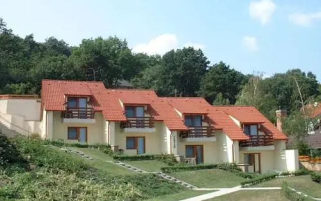 Vöröskő Panzió és Étterem