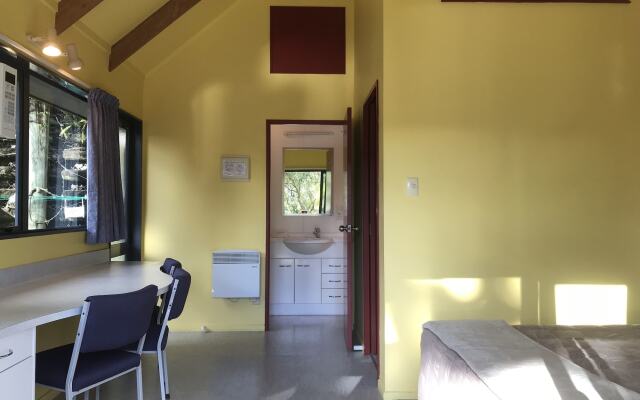 Bay Cabinz Motel