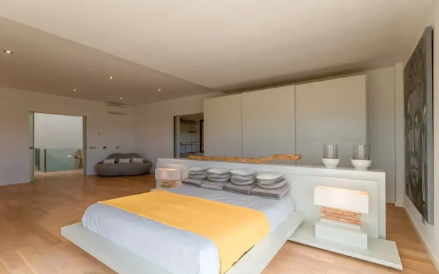 Sa Canoveta With Designer Kitchen