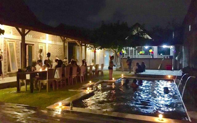 Indopurejoy House - Komala Indah Cottages - Hostel