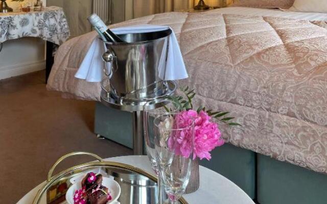 Bedford House & Hall