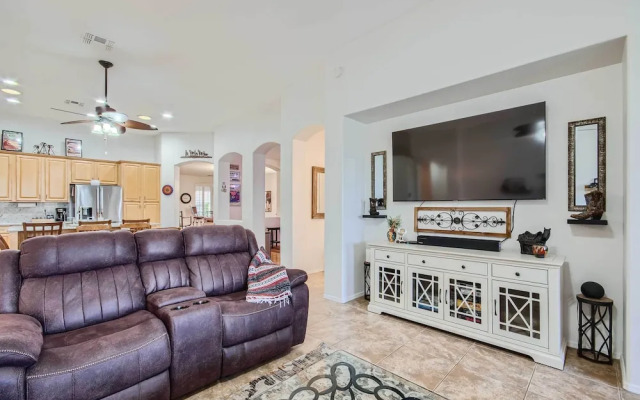 Heated Pool, Gas Grill & Yard: Phoenix Retreat!