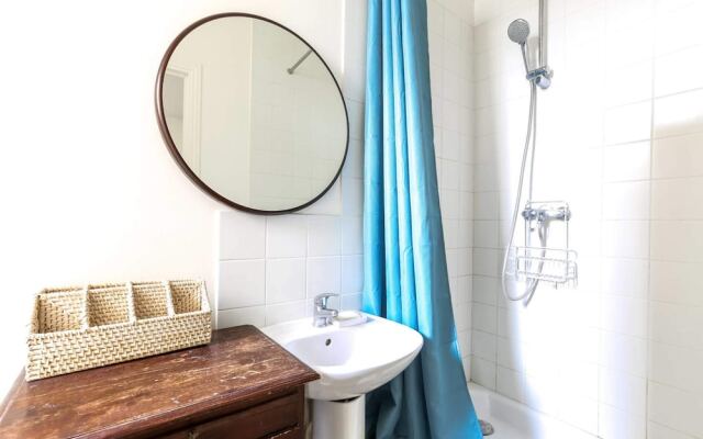 Spacious & Bright Apartment for 2 in Faidherbe/nation