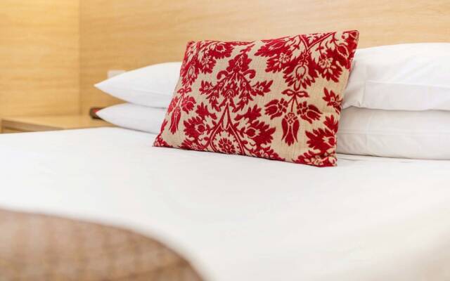 The Club Motel and Apartments